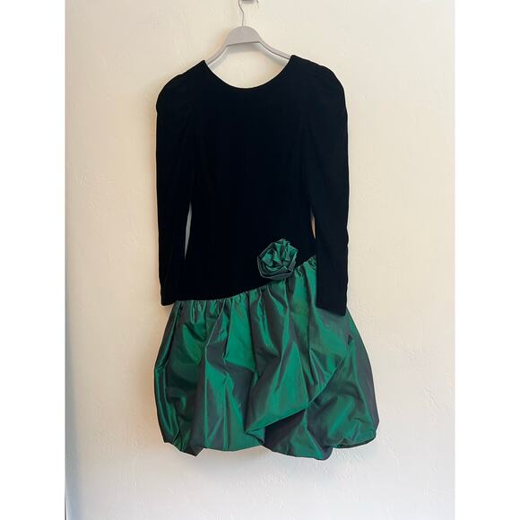 Vintage 80’s Black Velvet & Green Bubble Skirt with V-Neck Back Size: Medium - Picture 1 of 12